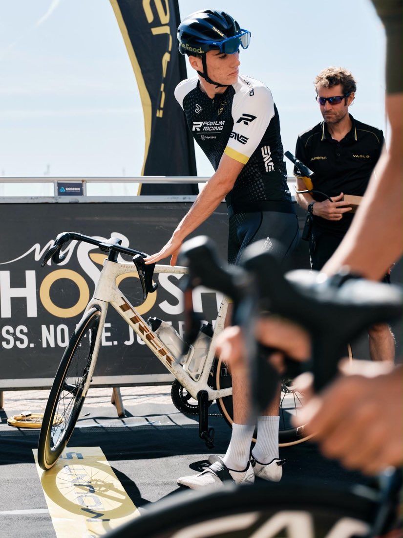 Michael Gar with his bike before the supertri Final in Jersey